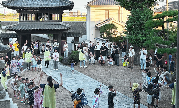 8月